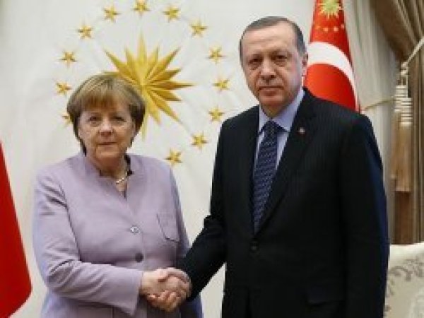 Erdoğan, Merkel ile telefonda görüştü