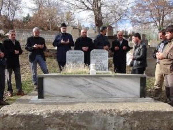 HÜDA PAR'dan 'medrese şehitlerine' ziyaret