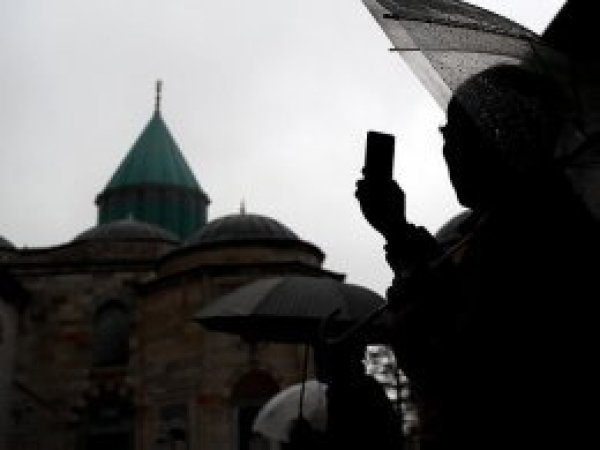'Mevlana kebapçısı var felsefesini bilen yok'