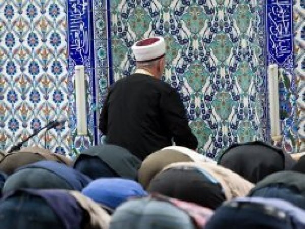 Almanya'da imamlara takipsizlik kararı
