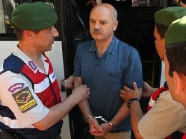 FETÖ sanığı tuğgeneralin evinde işaretlenmiş isim listesi