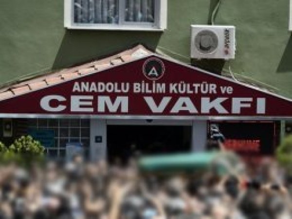 Alevileri 'gözlük kamera' ile izleyen iki kişi tutuklandı