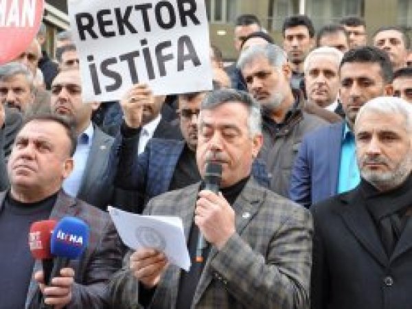 Batman'da STK'lar Rektör Durmuş'u protesto etti
