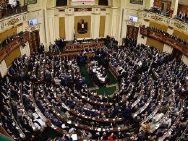 Mısır meclisinden, ABD'ye karşı 'izolasyon' çağrısı