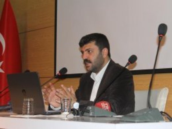 'Gazeteciler darbelerde kullanılıyor'