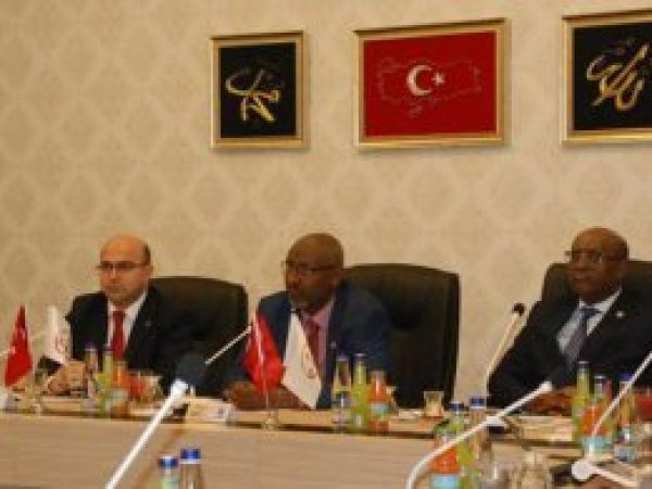 Cibuti Eğitim Bakanı MEB'in sistemini inceledi