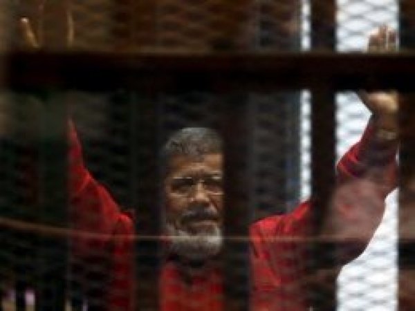 Mursi: Meşru Cumhurbaşkanı benim