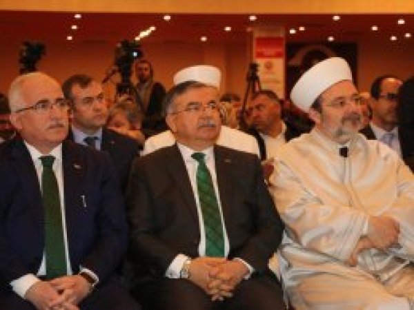 'Uluslararası İslâm Bilgeleri Zirvesi' başladı