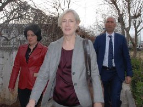ABD Konsolosundan bölgede kayıt dışı görüşmeler