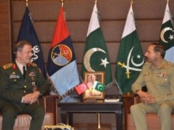 Orgeneral Akar, Pakistan'da mevkidaşıyla bir araya geldi