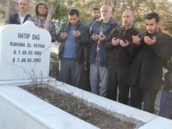 Hatîp Dag li ser qebra xwe hat bibîranîn