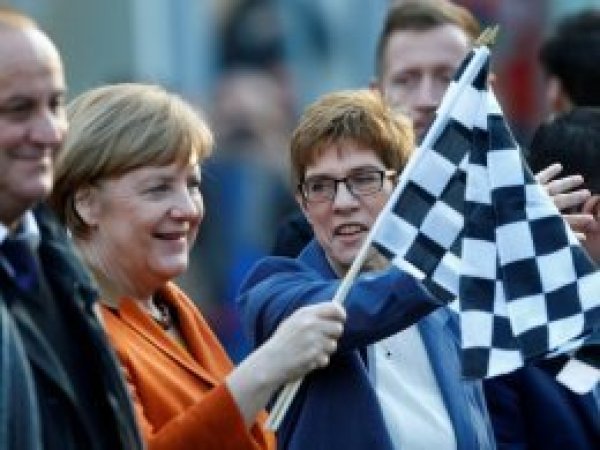 Almanya'da eyalet seçimlerini Merkel kazandı