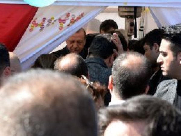 Cumhurbaşkanı Erdoğan 'hayır' standını ziyaret etti