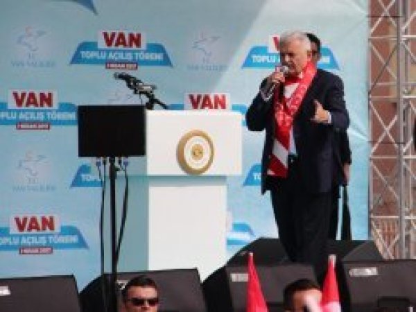 Başbakan Yıldırım, Van'da halka hitap etti