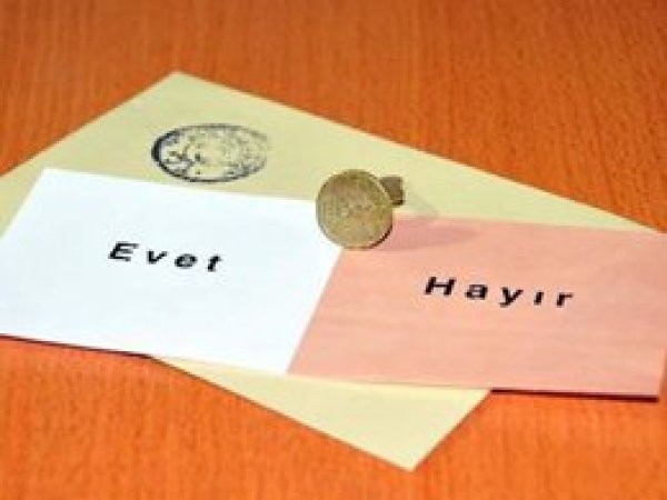 Hollanda'da oy verme işlemi başladı