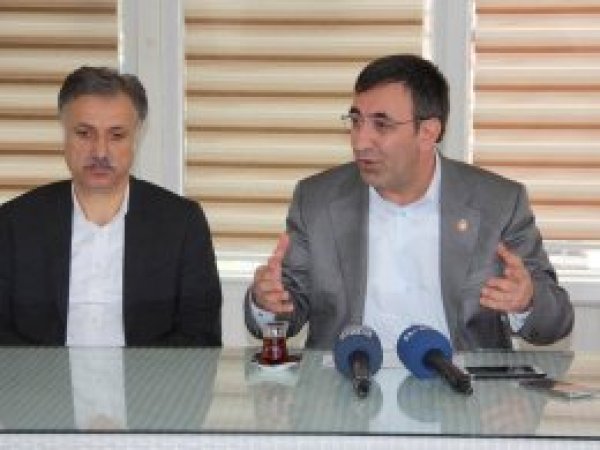 Yılmaz: Darbeleri bertaraf etmek yetmez