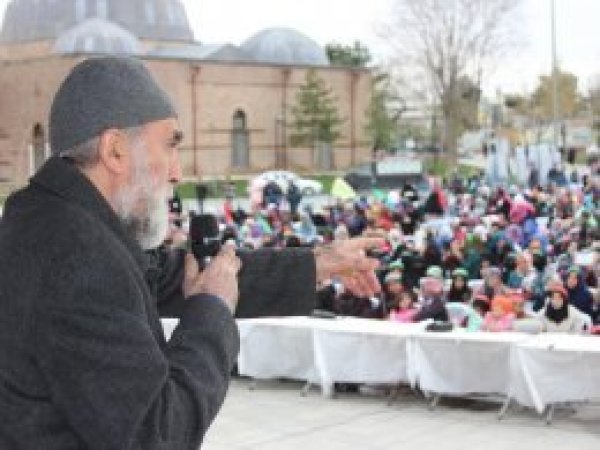 'Bu ümmete ne ağlamak ne de gözyaşı dökmek çaredir'