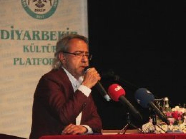 'Emperyalistin edebiyatı müfredatta var ama Kürd'ün  yok'