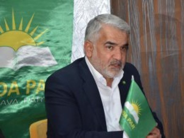 'Mevcut anayasa halka zorla giydirilen bir deli gömleğidir'