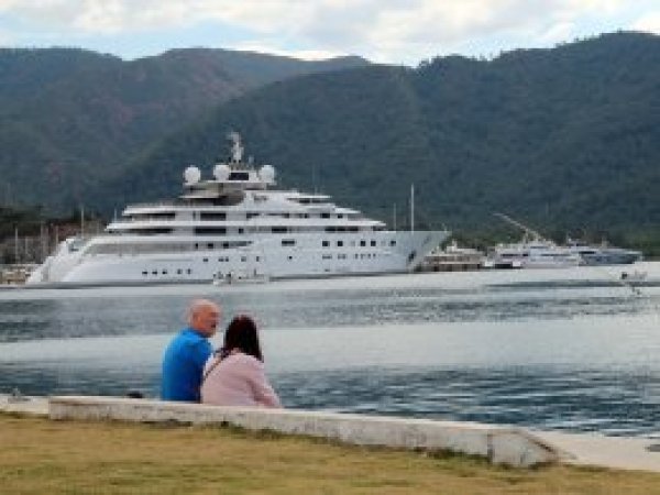 Şeyh Mansur'un lüks yatı Marmaris'te