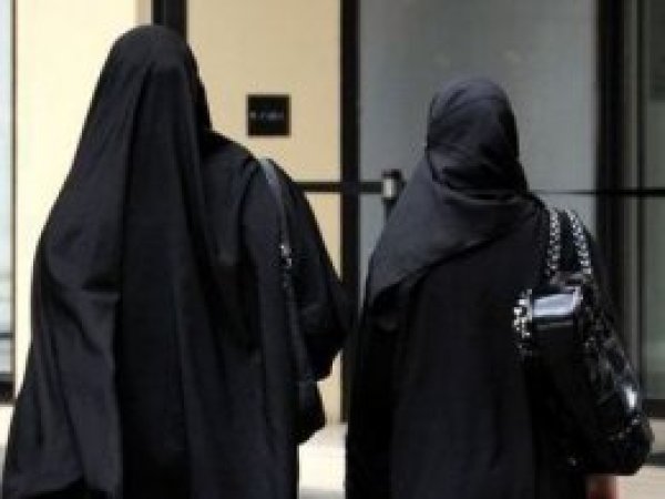 Avusturya'da tartışmalı burka yasağına onay
