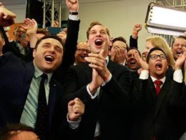 Kuzey Ren Vestfalya'daki seçimleri Merkel'in partisi kazandı 
