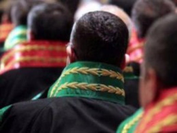 Bin 4 hakim ve 68 valiye soruşturma