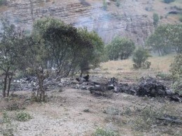 Düşen askeri helikopterin enkazı görüntülendi