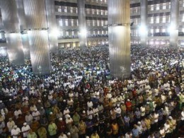 Endonezya’da Ramazan'ın ilk Cuma namazı