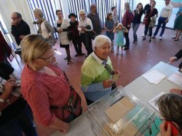 Fransa'da milletvekili genel seçimleri yapılıyor