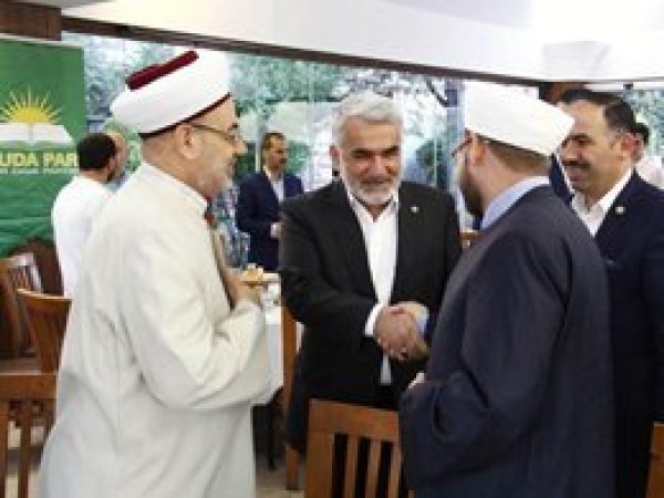 HÜDA PAR, Cemaat ve STK temsilcileriyle iftarda buluştu
