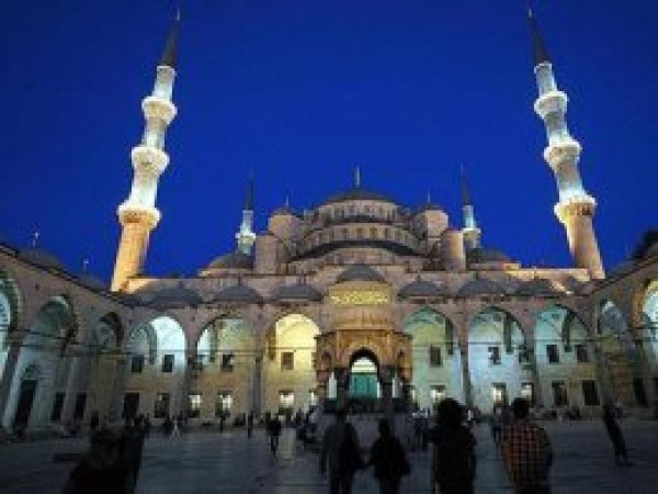 'Kadir gecesi tüm insanlığın kadrini yücelten bir gecedir'