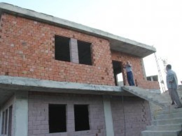 ​Yarım kalan taziye evi için yardım talebi