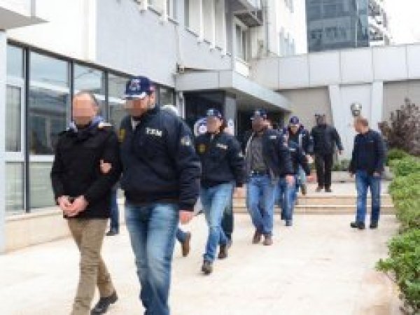 2 üniversiteye operasyon: 72 gözaltı