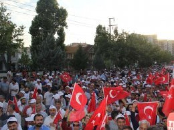 Diyarbakır’da 15 Temmuz yürüyüşü