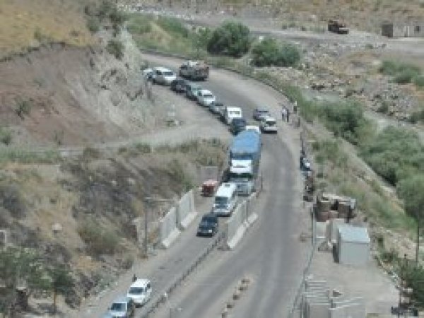 Arama noktalarındaki uzun kuyruklar halkı mağdur ediyor