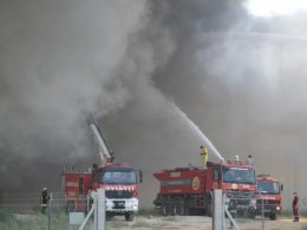 Gaziantep’te bakliyat fabrikasında büyük yangın