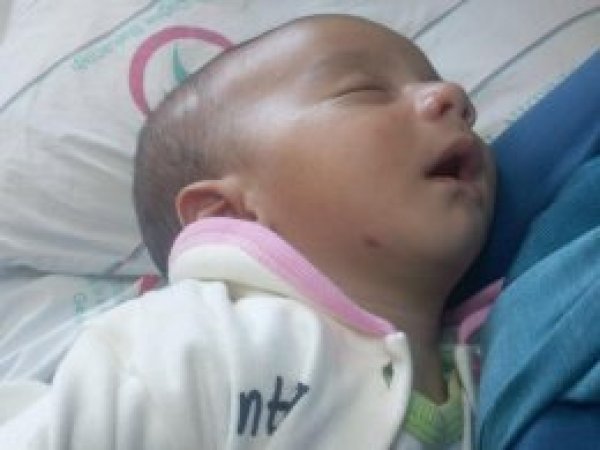 Mezarlıkta terk edilmiş bebek bulundu