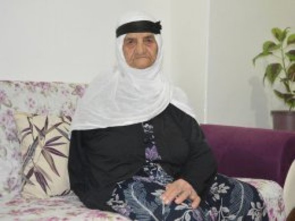 Tek kolu ile yaşayan ninenin imrendiren tevekkülü