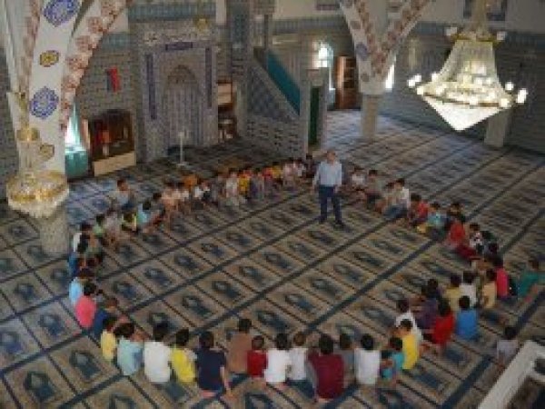 Yaz Kur'an kursları tüm güzellikleriyle devam ediyor