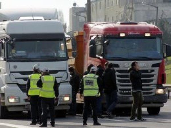 İstanbul'da rüşvet iddiasıyla 60'ı polis 114 kişi gözaltında