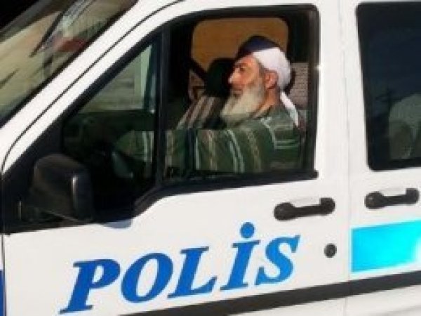 Sarıklı polisin görevine son verildi 