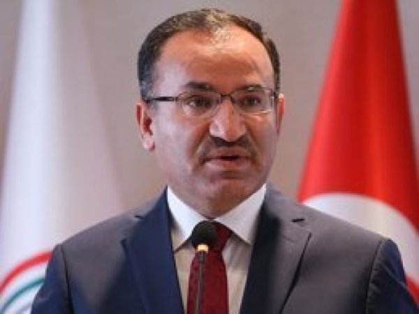 Bozdağ'dan 'tek tip kıyafet' açıklaması