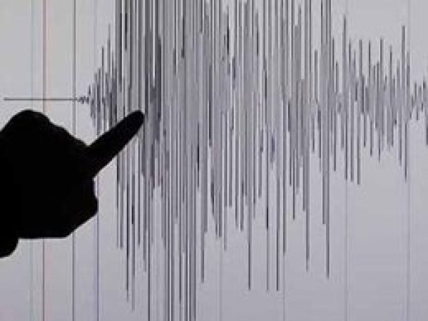 Endonezya’da 6,4 büyüklüğünde deprem