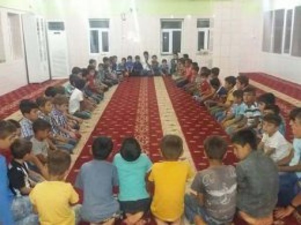 "Sizin en hayırlınız Kur'an'ı öğrenen ve öğreteninizdir"