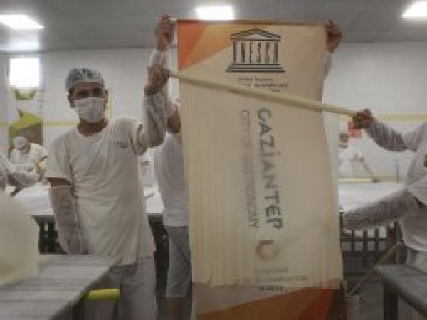 Gurmeler baklava imalathanelerini gezdi