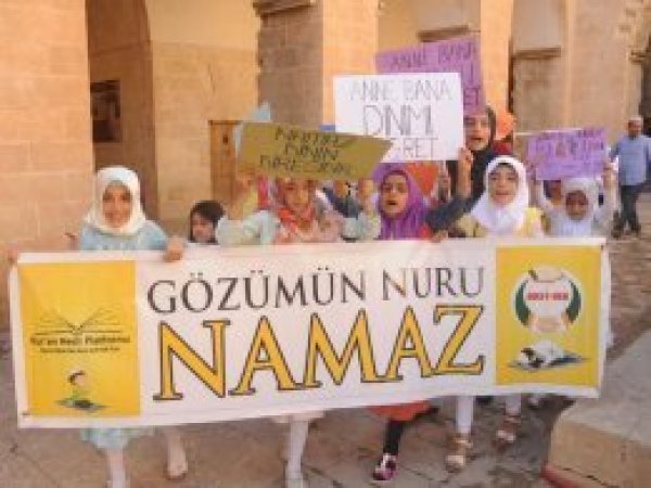 Tarihi Kasimiye Medresesinde namaz etkinliği 