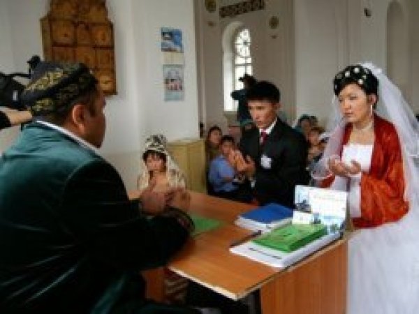 Kazakistan’da dini nikaha ceza geliyor
