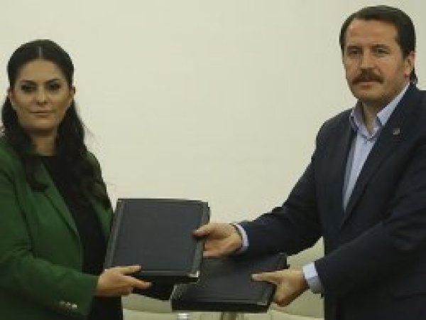 Memura zam ve Hac izni imzalandı