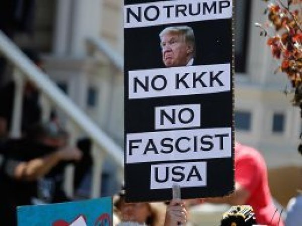 San Francisco'da ırkçılar ve Trump protesto edildi 
